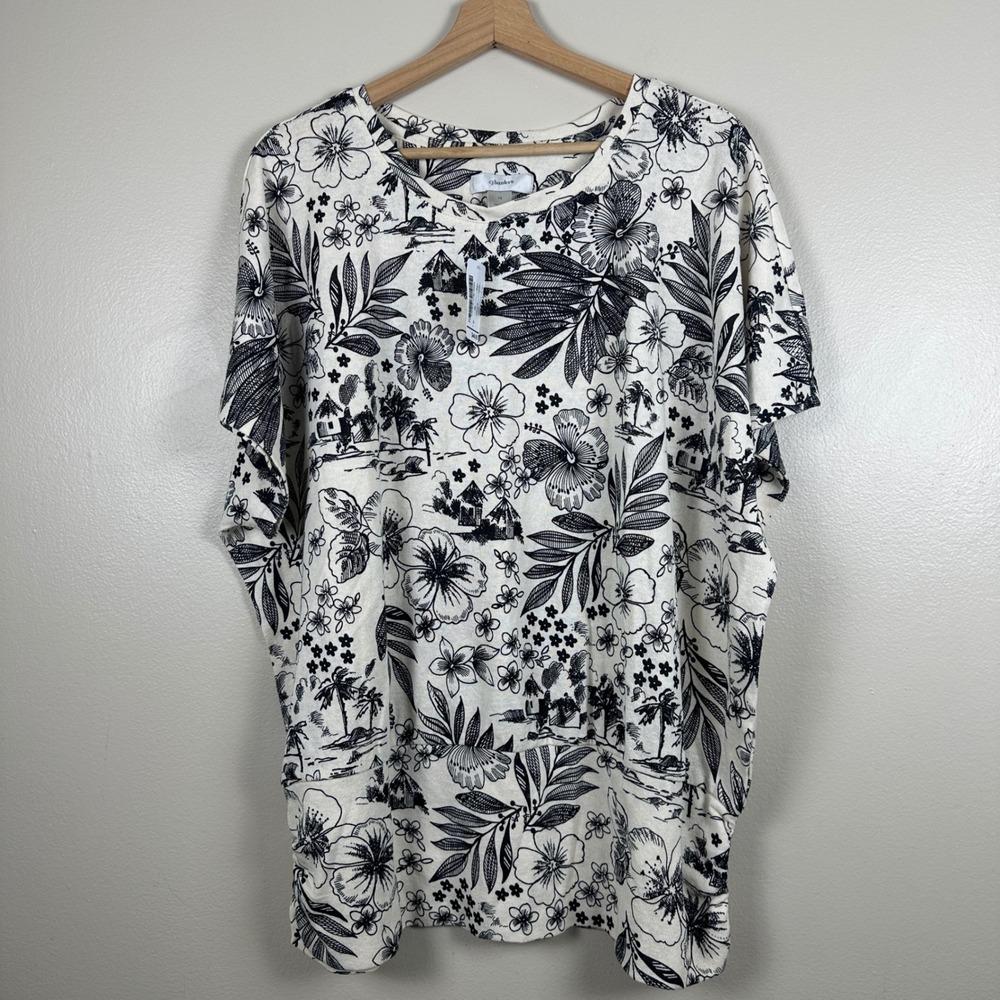 CJ‎ Banks Women's 1X Top White Black Tropical Floral Hibiscus Knit